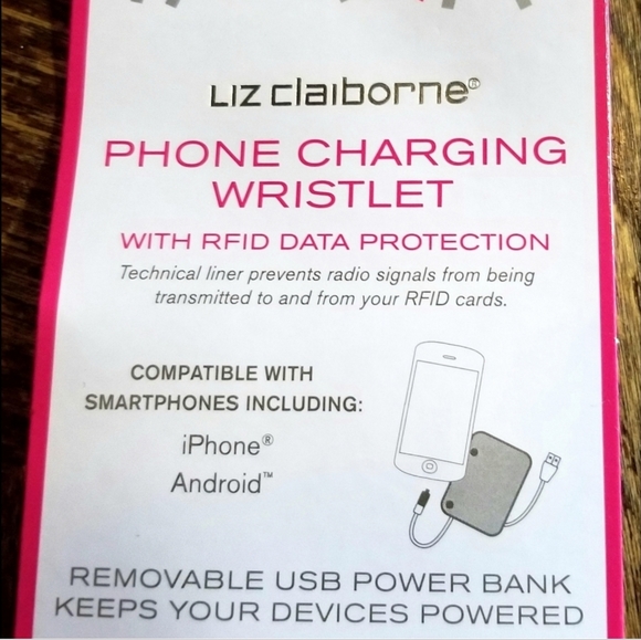 💙 LIZ CLAIBORNE SAFFIANO PHONE CHARGING WRISTLET WITH RFID THEFT PROTECTION - Picture 5 of 5